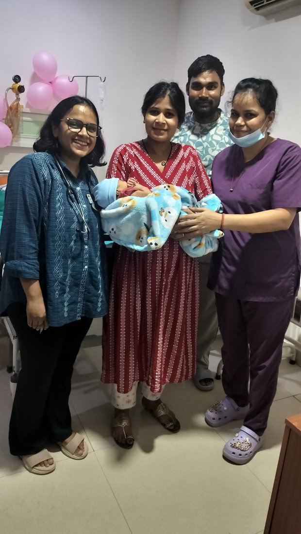 Dr. Anam Ghani with happy parents and their newborn baby after delivery in Gurugram